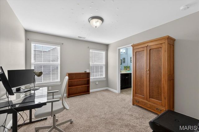 245 Oakshire Drive E, Glen Carbon, IL 62034