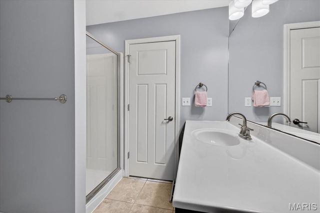 245 Oakshire Drive E, Glen Carbon, IL 62034