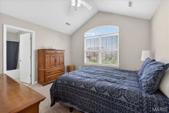 245 Oakshire Drive E, Glen Carbon, IL 62034