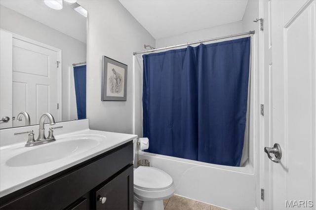 245 Oakshire Drive E, Glen Carbon, IL 62034