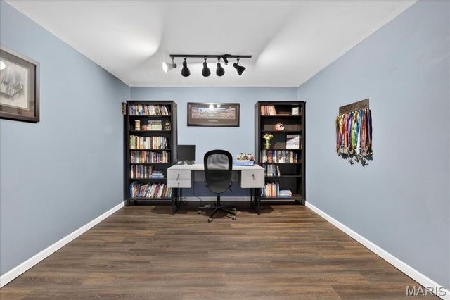 245 Oakshire Drive E, Glen Carbon, IL 62034