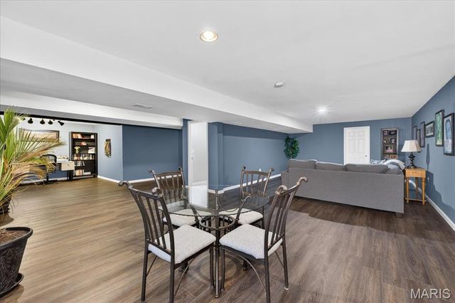 245 Oakshire Drive E, Glen Carbon, IL 62034