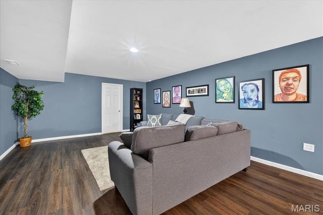 245 Oakshire Drive E, Glen Carbon, IL 62034