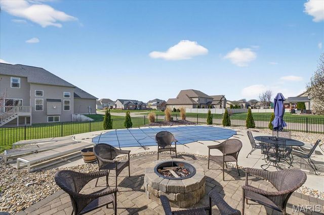 245 Oakshire Drive E, Glen Carbon, IL 62034