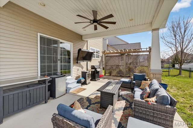 245 Oakshire Drive E, Glen Carbon, IL 62034