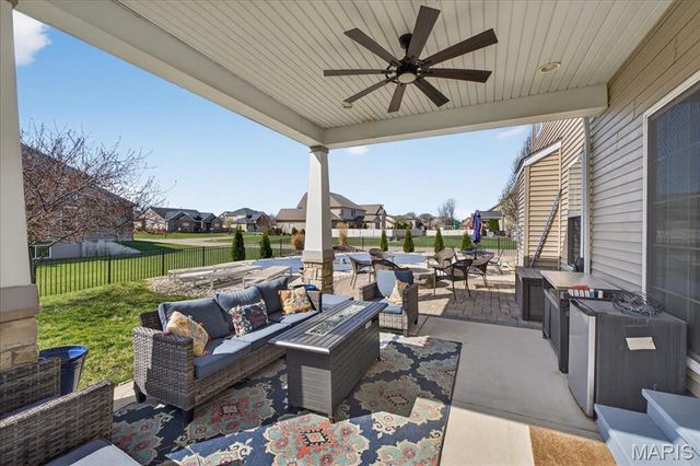 245 Oakshire Drive E, Glen Carbon, IL 62034