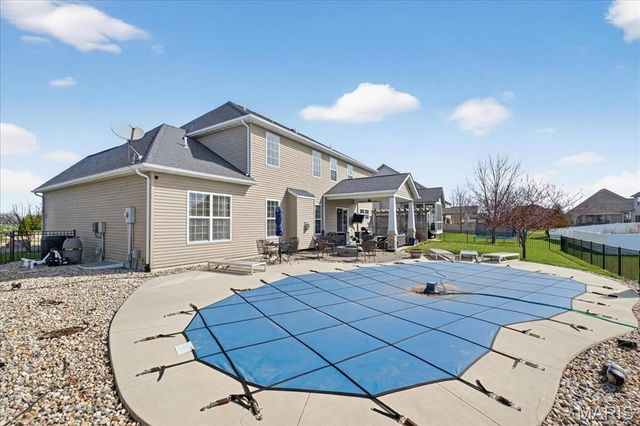 245 Oakshire Drive E, Glen Carbon, IL 62034