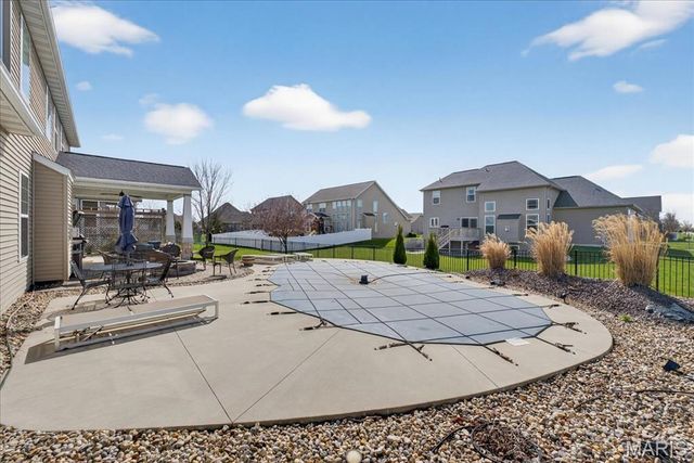 245 Oakshire Drive E, Glen Carbon, IL 62034