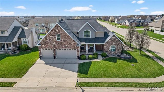 245 Oakshire Drive E, Glen Carbon, IL 62034