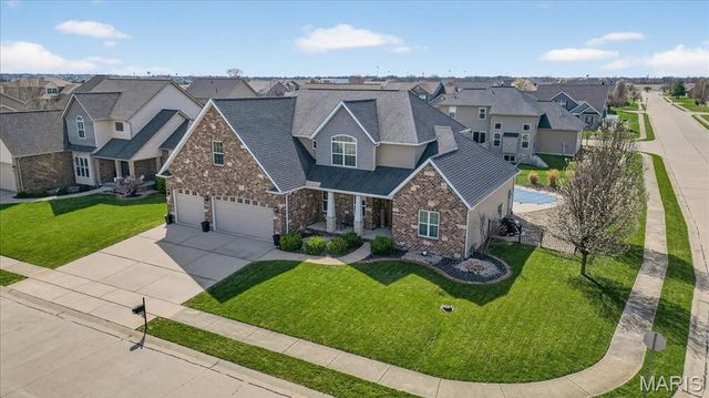 245 Oakshire Drive E, Glen Carbon, IL 62034