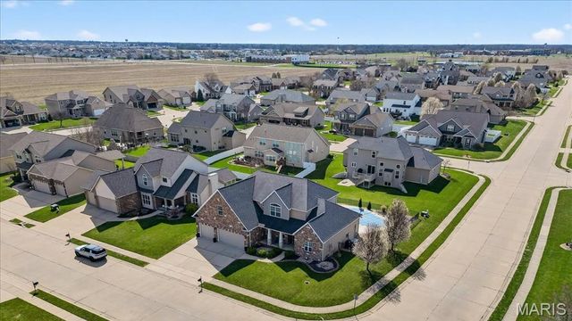 245 Oakshire Drive E, Glen Carbon, IL 62034