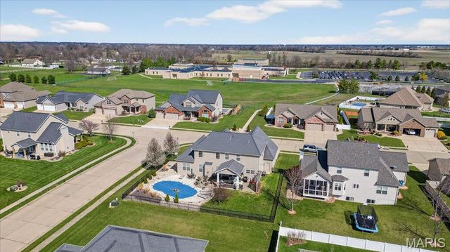 245 Oakshire Drive E, Glen Carbon, IL 62034