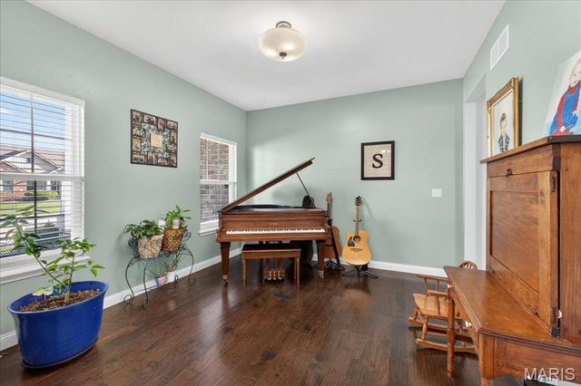 245 Oakshire Drive E, Glen Carbon, IL 62034