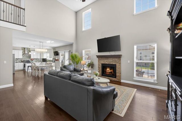 245 Oakshire Drive E, Glen Carbon, IL 62034