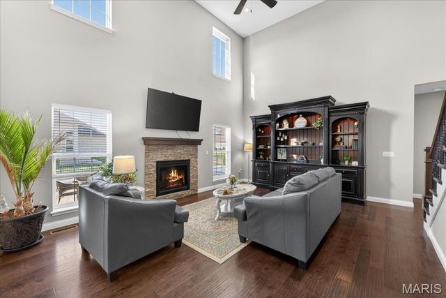 245 Oakshire Drive E, Glen Carbon, IL 62034