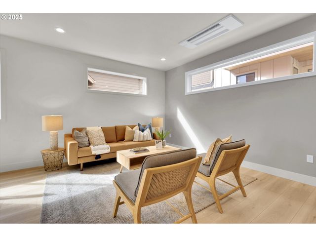 5773 S Kelly Ave, Portland, OR 97239