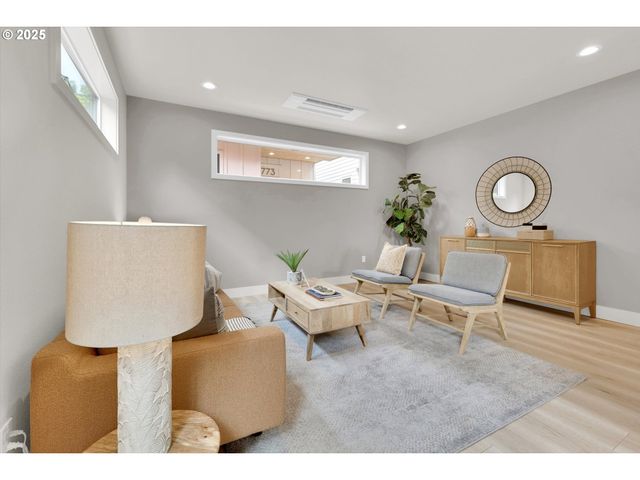 5773 S Kelly Ave, Portland, OR 97239