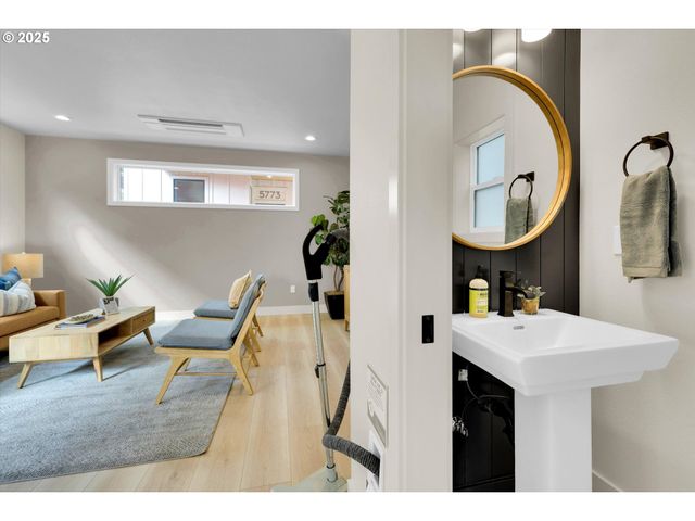 5773 S Kelly Ave, Portland, OR 97239