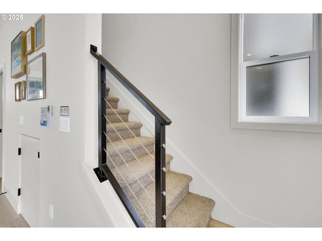 5773 S Kelly Ave, Portland, OR 97239