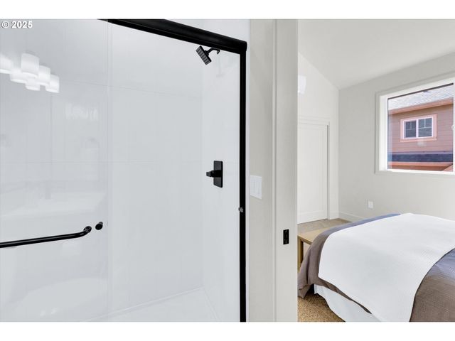 5773 S Kelly Ave, Portland, OR 97239