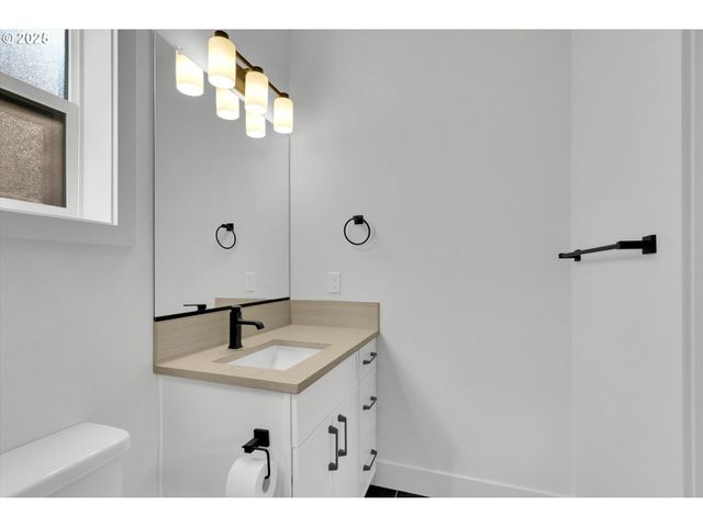 5773 S Kelly Ave, Portland, OR 97239