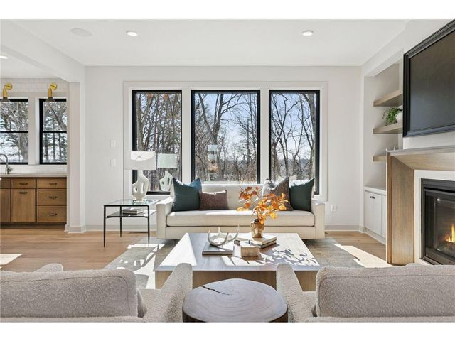 3613 Knightsbridge Trail N, Lake Elmo, MN 55042