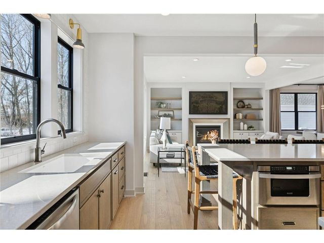 3613 Knightsbridge Trail N, Lake Elmo, MN 55042