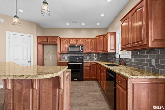 609 E Heights Avenue, Taylorville, IL 62568