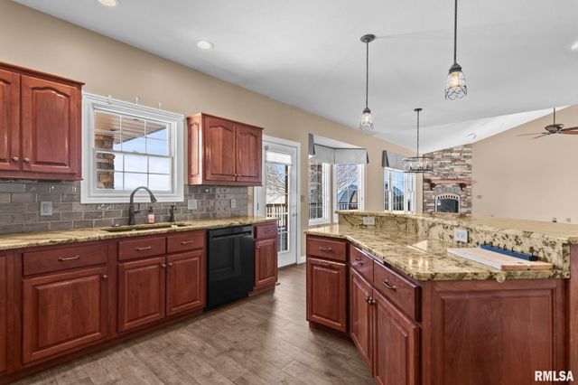 609 E Heights Avenue, Taylorville, IL 62568