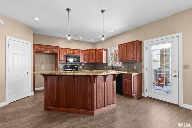 609 E Heights Avenue, Taylorville, IL 62568