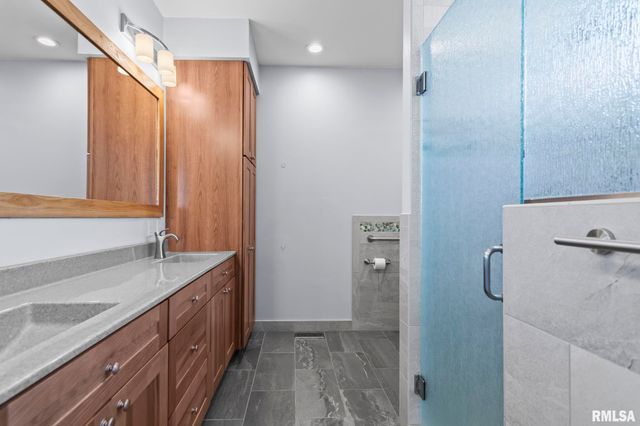 609 E Heights Avenue, Taylorville, IL 62568