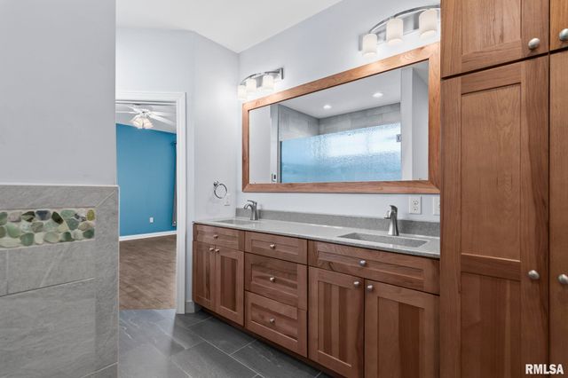 609 E Heights Avenue, Taylorville, IL 62568