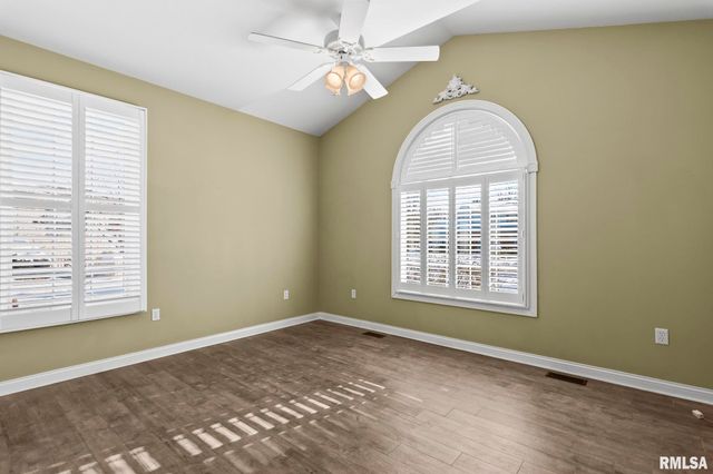 609 E Heights Avenue, Taylorville, IL 62568