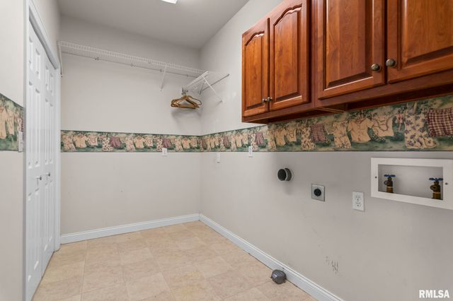 609 E Heights Avenue, Taylorville, IL 62568