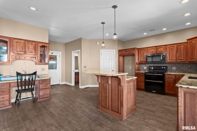 609 E Heights Avenue, Taylorville, IL 62568