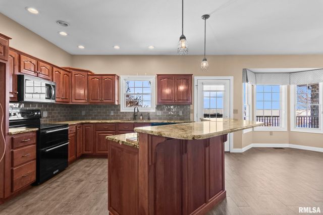 609 E Heights Avenue, Taylorville, IL 62568