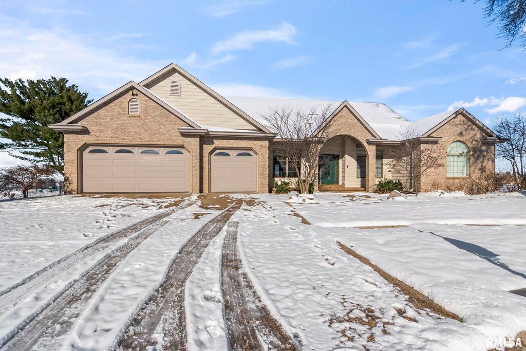 609 E Heights Avenue, Taylorville, IL 62568