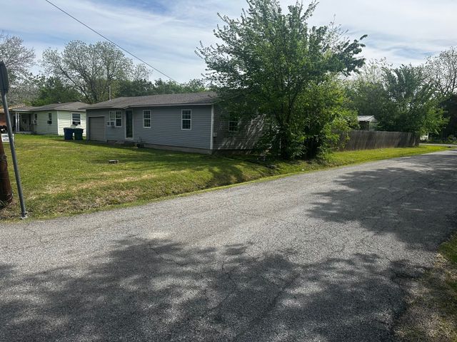 623 Grayson Street, Pottsboro, TX 75076