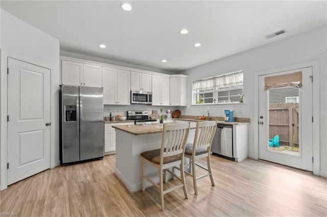 2440 Fieldsway DR, Chesapeake, VA 23320