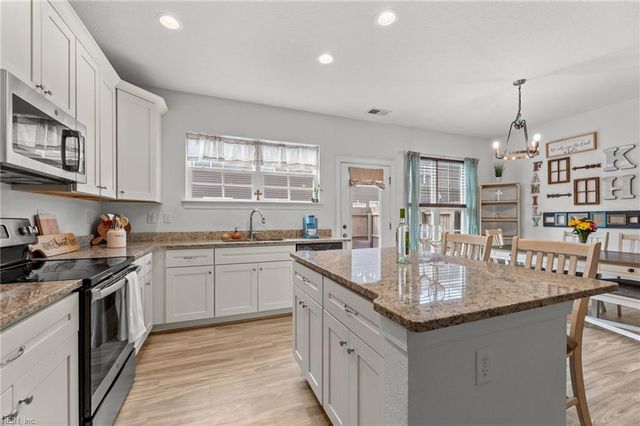 2440 Fieldsway DR, Chesapeake, VA 23320