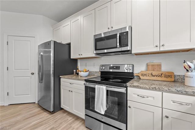 2440 Fieldsway DR, Chesapeake, VA 23320