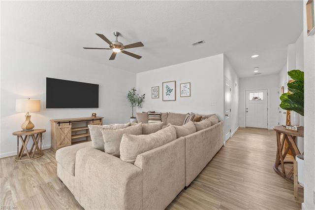 2440 Fieldsway DR, Chesapeake, VA 23320