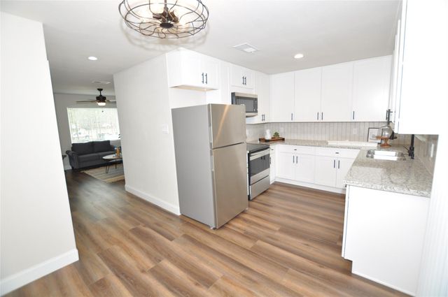 2655 Fountain View Street 3, New Caney, TX 77357