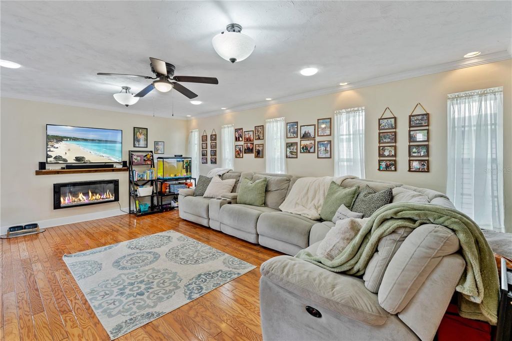 Image 11 of property listing at 13627 13TH STREET, Dade City, FL 33525