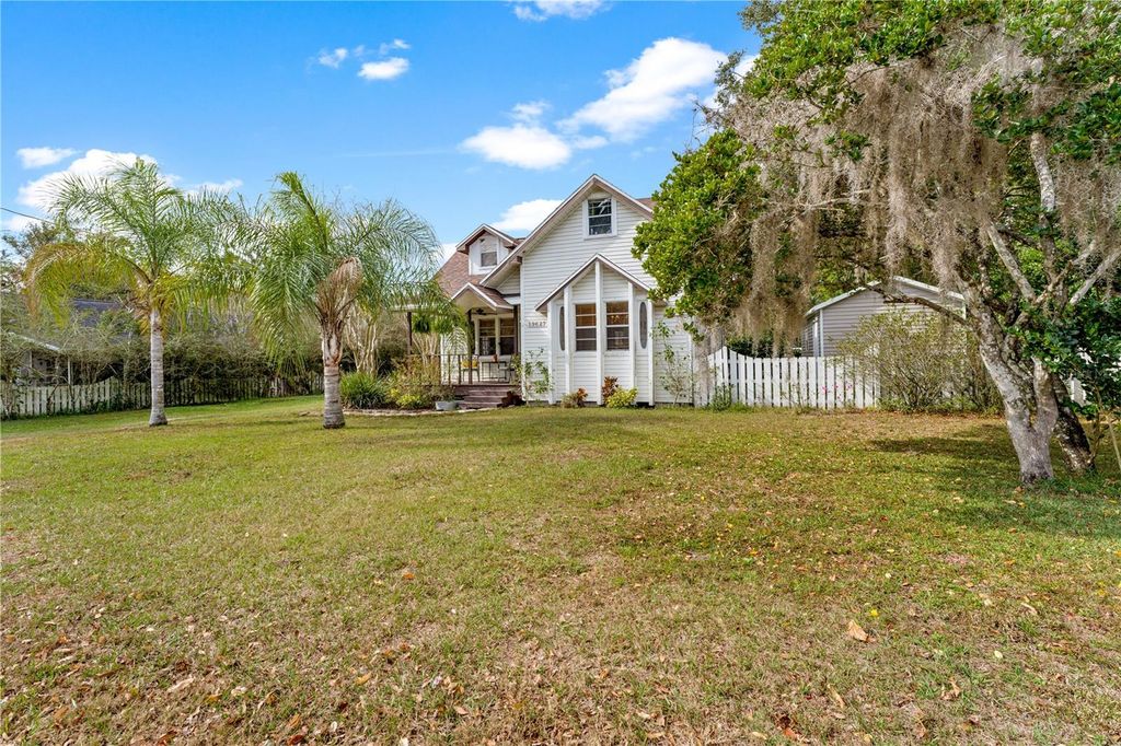 Image 3 of property listing at 13627 13TH STREET, Dade City, FL 33525