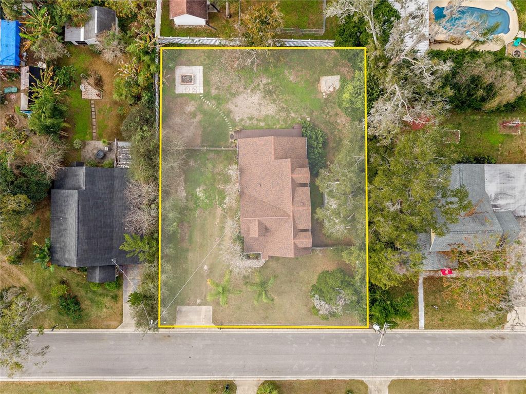 Image 6 of property listing at 13627 13TH STREET, Dade City, FL 33525