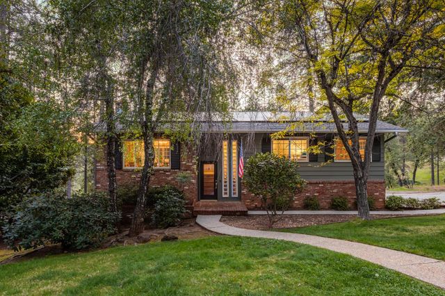 17082 Alioto Dr, Grass Valley, CA 95949