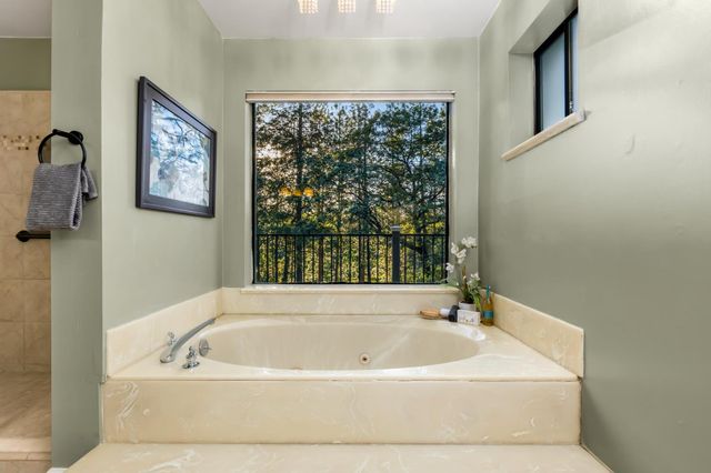 17082 Alioto Dr, Grass Valley, CA 95949