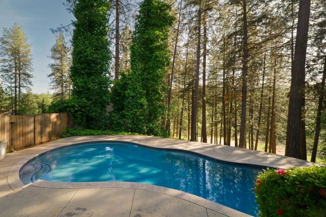 17082 Alioto Dr, Grass Valley, CA 95949