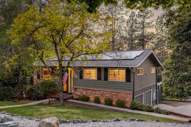 17082 Alioto Dr, Grass Valley, CA 95949